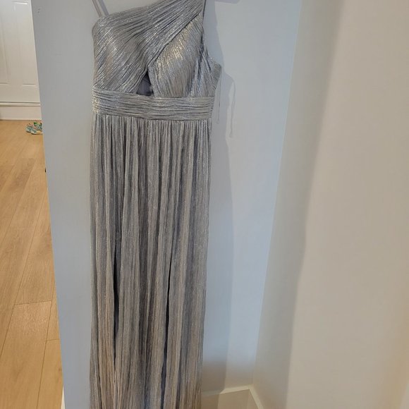 Aidan by Aidan Mattox One-Shoulder Metallic Pleated Gown - Picture 4 of 5